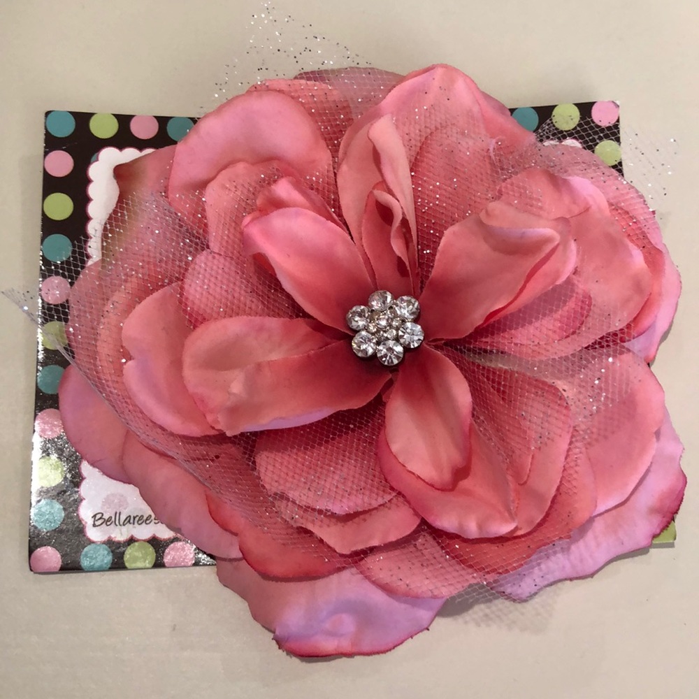 New🌸 ..Large flower clip with crystals
